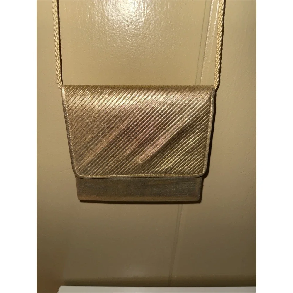 La Regale Ltd Vintage Gold Purse
